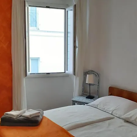 Otel @ Vecchia